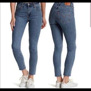 Levi’s 721 High Waist Skinny with Raw Hem